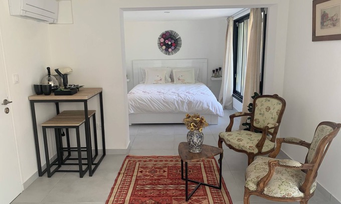 Rueil-Malmaison Appartement | Quiet studio near RER station