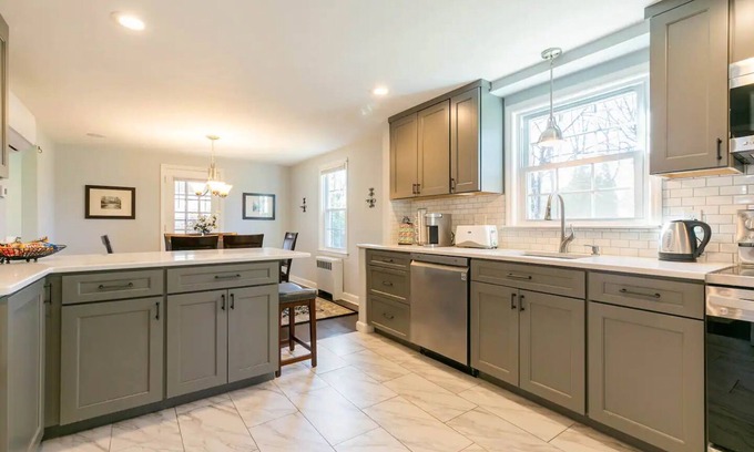 Fairfield Maison | Quiet suburban home close to Fairfield beaches and universities