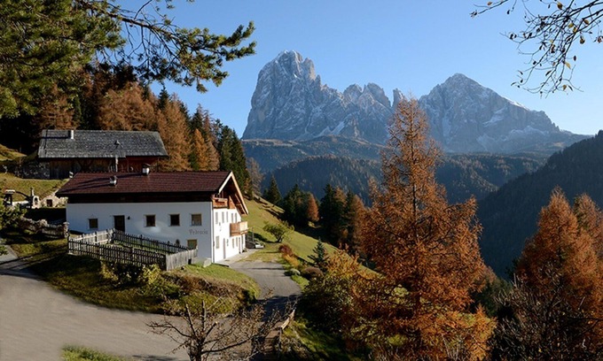 Ortisei Appartement | Quiet, sunny farm in Val Gardena with an impressive landscape
