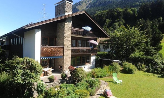 Oberstdorf Appartement | Quiet, sunny location, directly in Oberstdorf, all cable cars can be booked free of charge