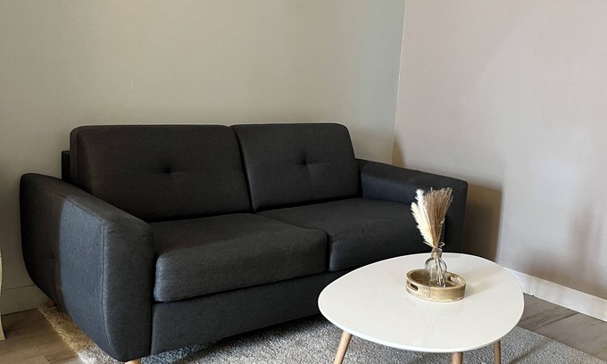Saint-Pierre-le-Moutier Maison | Quiet town house - sleeps 8 - pets welcome - 10 min from circuit