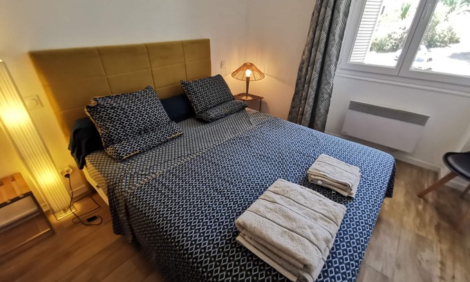 Ajaccio Appartement | Plein centre ville sans bruit, vue mer, Parking privatif, 250 m de la plage