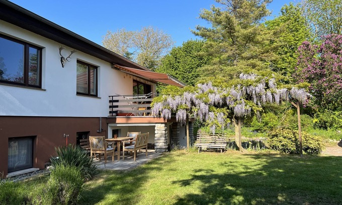 Glowe Appartement | Quiet vacation apartment on a large plot, 200m to the beach