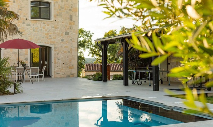 Moncrabeau Villa | Villa de hameau au calme avec climatisation, piscine chauffée & pétanque