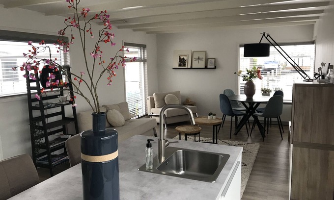 Municipality of Aalsmeer Location De Bateaux | Quiet Waterloft near Amsterdam and Schiphol WS17