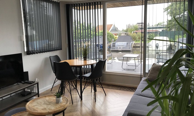 Municipality of Aalsmeer Location De Bateaux | Quiet Waterloft Near Amsterdam and Schiphol Ws11