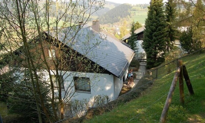 Schwalefeld Appartement | Situation calme et spacieuse maison de vacances près de Willingen avec une vue magnifique