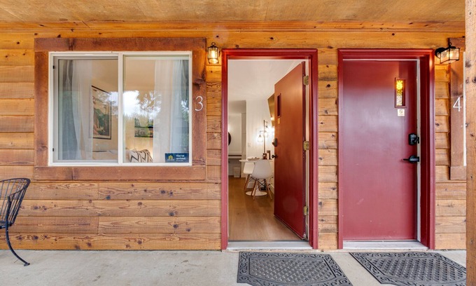 Quilcene Appartement | Quilcene ground-floor studio with mountain views & fast WiFi - dog-friendly