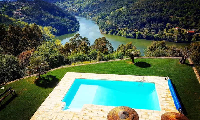 Cinfaes Villa | Quinta das Tílias Douro Valley / 100% Intimité / Rio Douro / Free WiFi / 10Adult