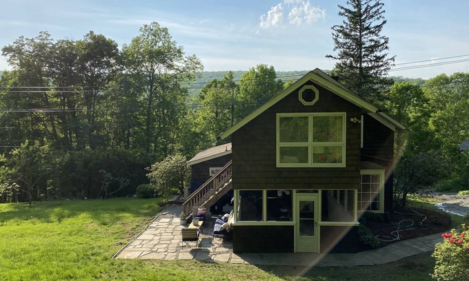 Marble Dale Maison | Quintessential Connecticut Living 5BRD/3 bath Home with Game Room and Fire Pit