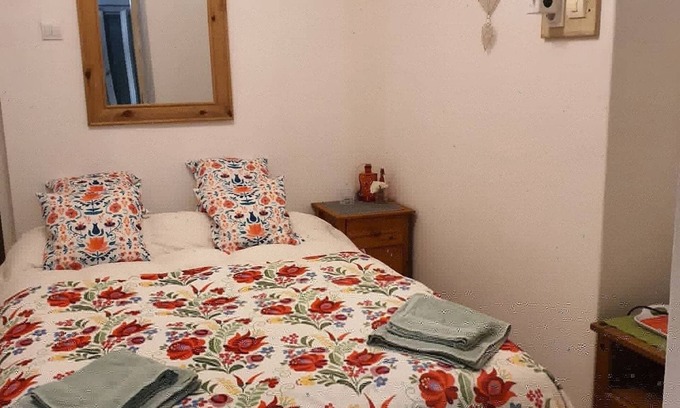 Koppanyszanto Lit Et Petit-Déjeuner | Quirky, character guestroom in loam cottage in rural Hungary with outdoor pool