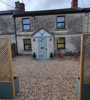 Corsham Maison | Quirky Cottage - Dogs Welcome