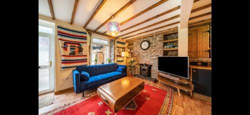 Margam Maison | Quirky Mountain Cottage