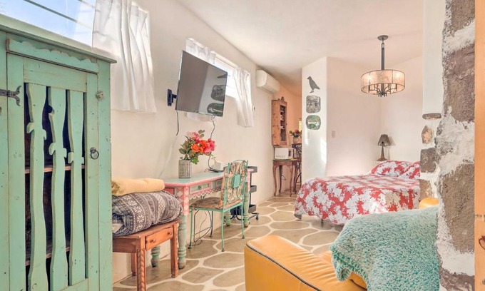 Santa Cruz Appartement | Quirky Santa Cruz Studio with Shared Courtyard!