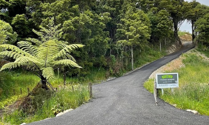 Tararua Forest Park Maison | Quite Private close to cafes beach river