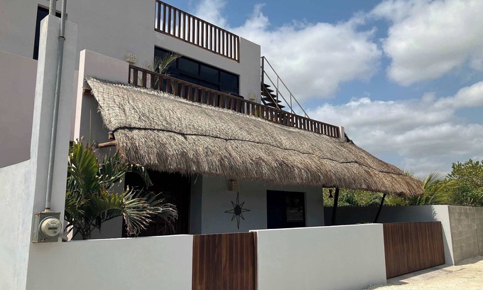 Chuburna Puerto Maison | Quiza Manana Summary: