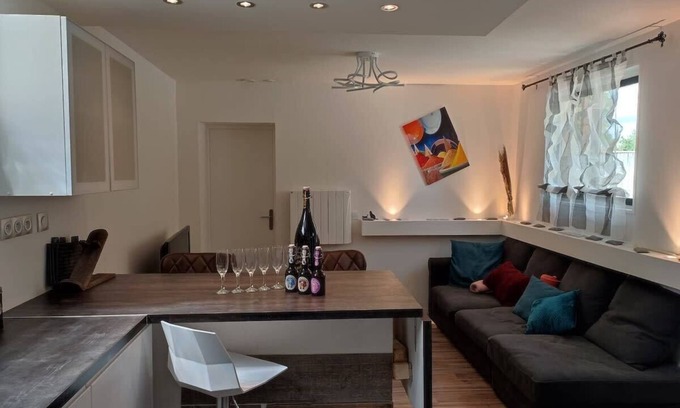 Chalons-en-Champagne Appartement | Rêve de Bulles, 62m2 of charm, 2 large bedrooms