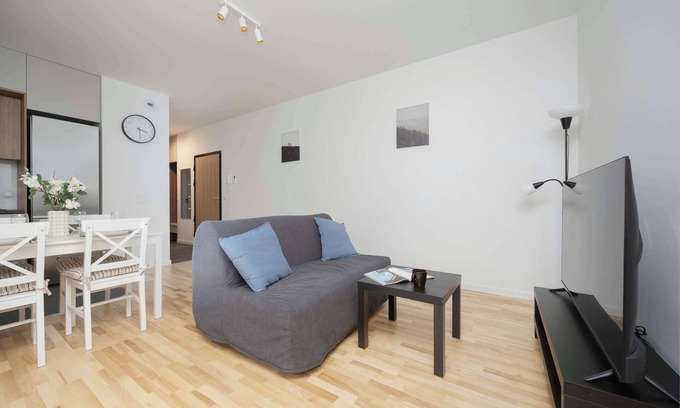 Wlochy Appartement | Równoległa 16A | Warsaw | Air Conditioned Apartment | Parking | Balcony | Bathtu