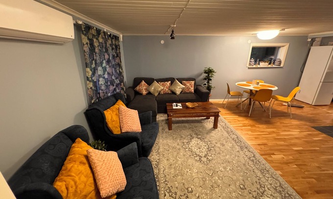 Sodertalje Maison | Röd Stuga - Charming 2-bedroom country house in lovely Stockholms län with WiFi