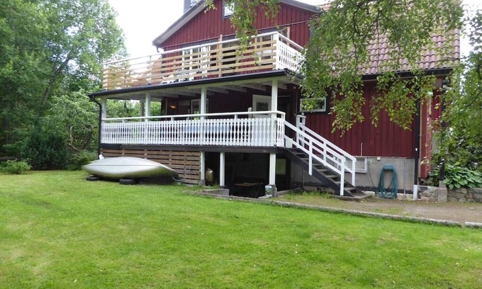 Urshult Maison | Rössvik-lillegard: Ihr Ferienhaus am Åsnen für Natur, Angeln & Sauna"