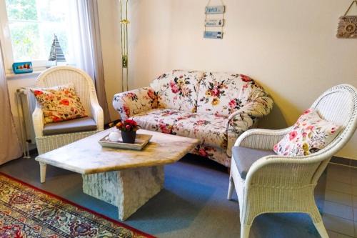 Wischuer Appartement | Rückzugsort für 2 - schönes Appartment mit Terrasse, Wintergarten und Badewanne