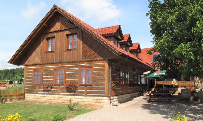 Uhlejov Maison | Růžovka by Interhome