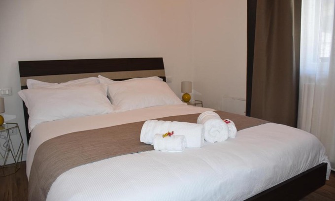 Pavia Maison | R & A Minerva Suites