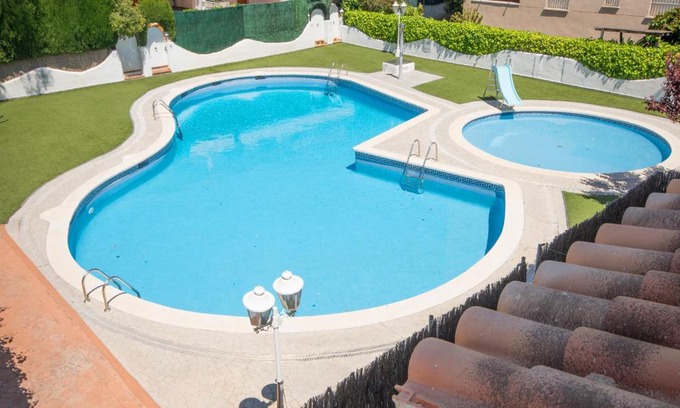 Calafell Maison | R142 Manila Resort central
