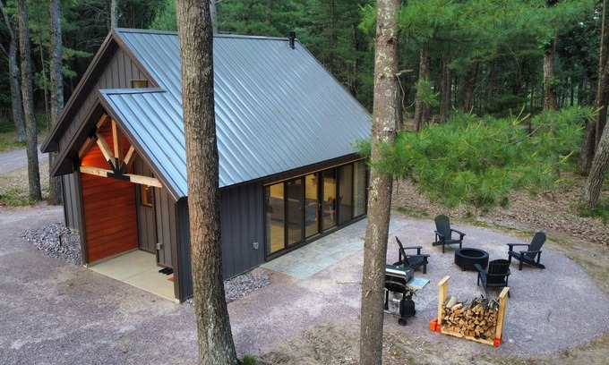 Wisconsin Dells Cabine | Raccoon Cabin @ Orange Tractor Retreat: a new, modern cabin on 40 private acres