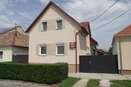 Halaszi Maison | Radek Vendégház és Apartman