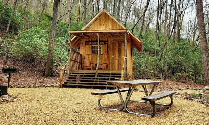 Fort Mc Clellan Cabine | Raelean - A unique off-grid tiny cabin in rural Anniston, AL