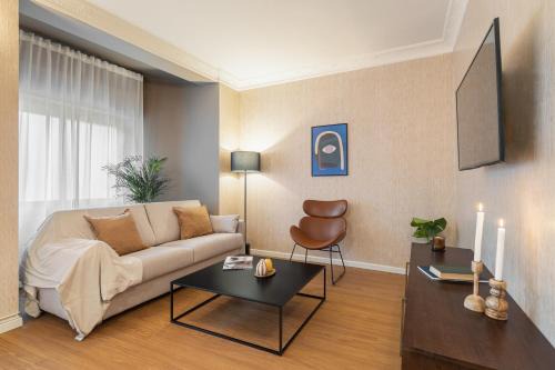 Collblanc y La Torrassa Appartement | Rafael Apartment by Olala Homes