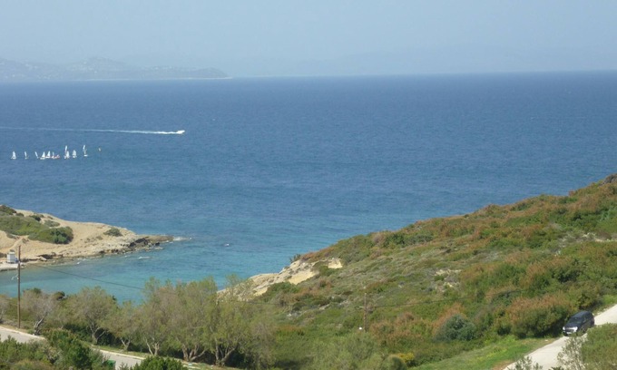 Rafina-Pikermi Appartement | Rafina: appartement en bord de mer, avec vue panoramique sur la plage voisine