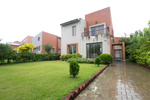 Roychak Villa | Raichak Green Villa by JadeCaps AC 3BHK Garden