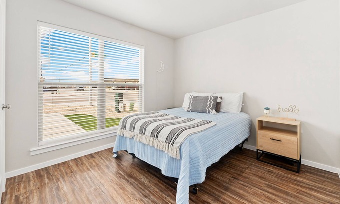Lubbock Maison | RaiderBNB- Centrally Located! NEAR TTU w/ Garage Parking