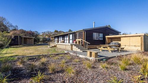 Raurimu Maison | Railside Chalet - Raurimu Holiday Home