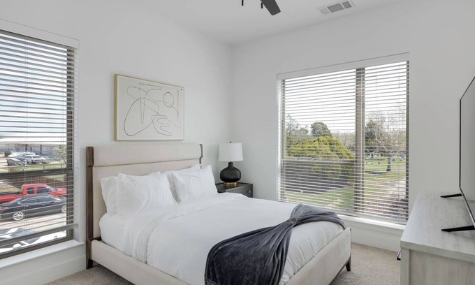 Denton Appartement | Railyard 3BD 1 - Three Bedroom Apartment, Sleeps 6