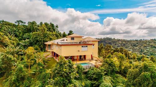 Cubuy Maison | Rainforest Retreat Toro Views