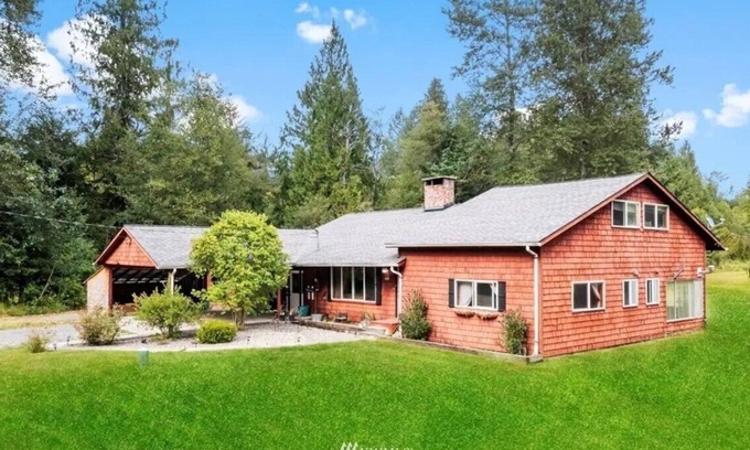 Mineral Maison | Rainier Estates' 5 Acre, 3100sqft, HotTub, Events