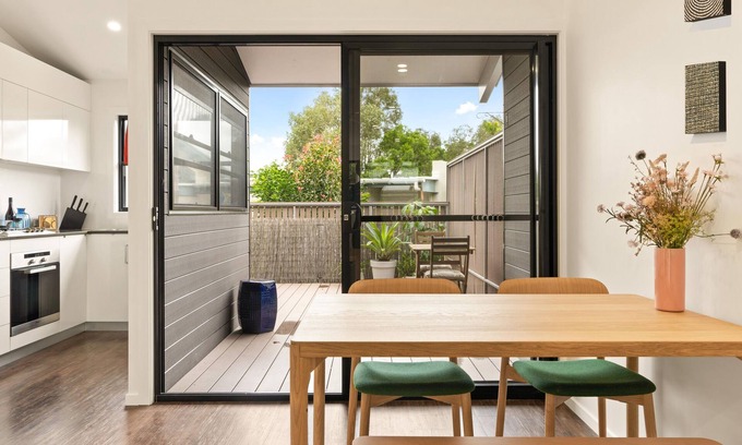 Ocean Shores Maison | RAJAH 1 - Lovely Townhouse close to beach & shops