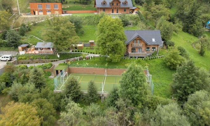 Rakhiv Maison | Rakhiv House