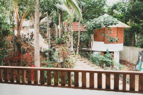 Bandaranayake Station Balnéaire | Rama Shala - Home of the flying Yogis