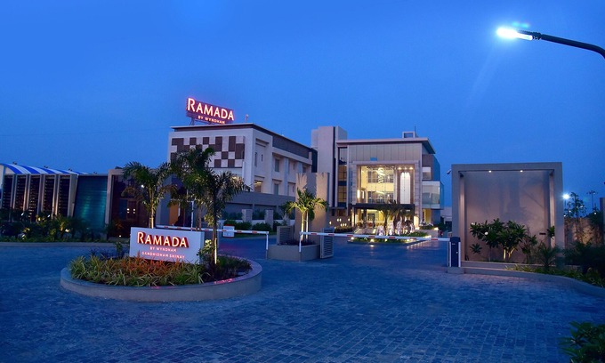 Gandhidham Hôtel | Ramada by Wyndham Gandhidham Shinay