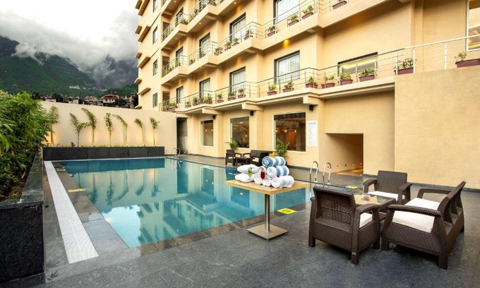 Katra Hôtel | Ramada by Wyndham Katra Station Road