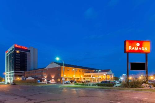 Downtown Hôtel | Ramada by Wyndham Topeka Downtown Hotel & Convention Center