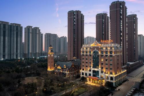 Yicheng District Hôtel | Ramada by Wyndham Zhumadian West Station