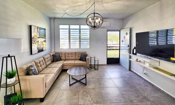 Maleza Baja Maison | Ramey Base: 2 Mins-Airport/Beach/Golf/King Bed