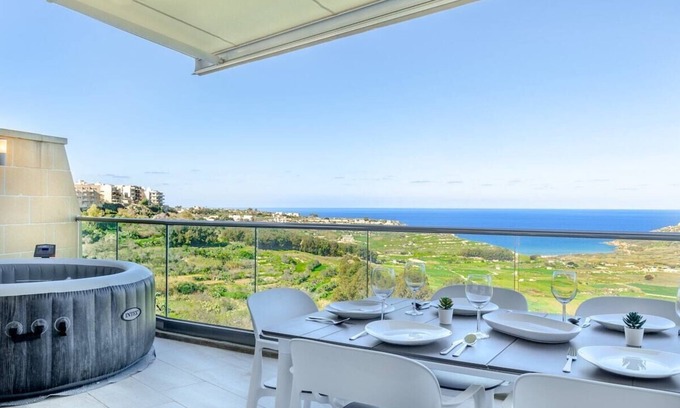 Ggantija Appartement | Ramla views retreat: Hot Tub, pool, 2 min to beach