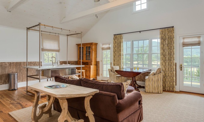 Greenwood Maison | Ramsay Estate | Carriage House w/ Mountain Views