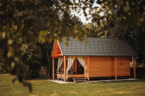 Praprotna Polica Maison | Ranč Mackadam Ranch Mackadam